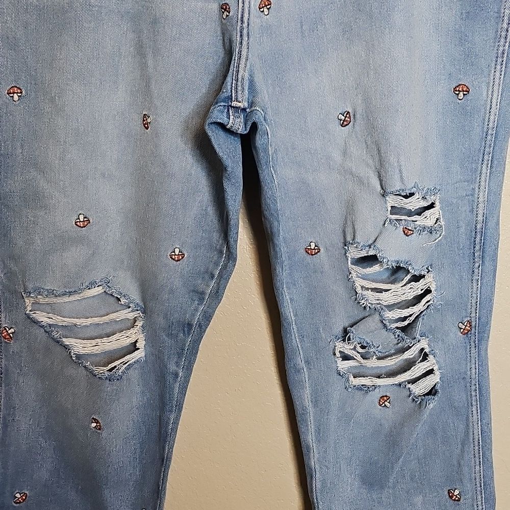 NWT Mushroom‎ Embroidered Mom Jeans Arizona Jean Company Blue Distressed 21 - Picture 2 of 10